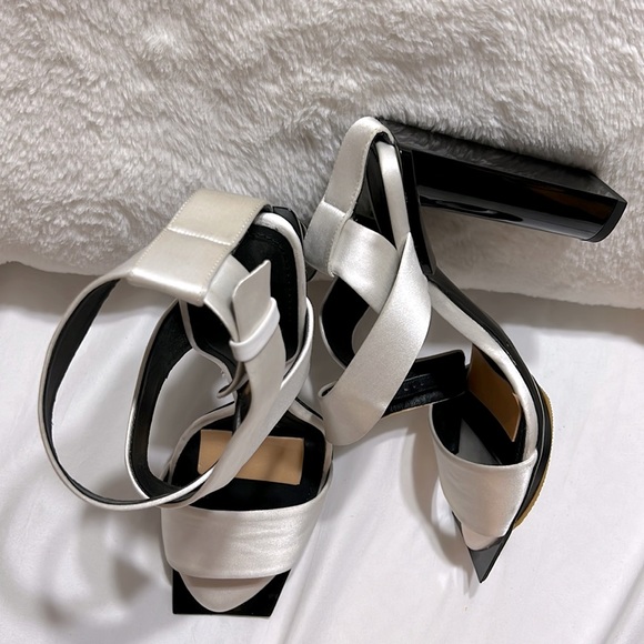 Calvin Klein Collection - Picture 1 of 10